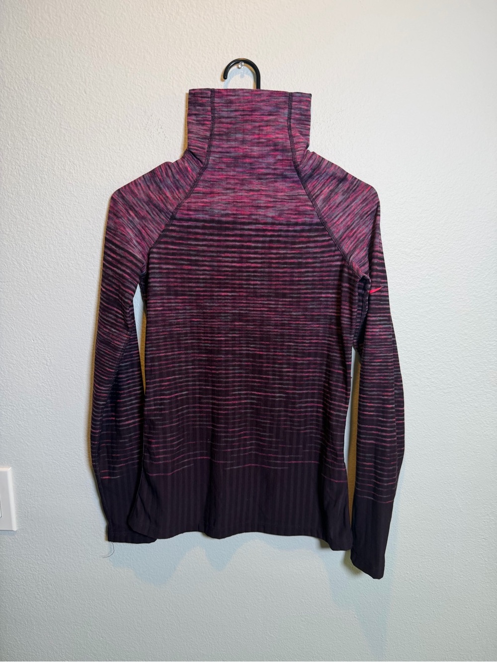 Nike Women’s Hyperwarm Longsleeve Turtleneck Pink Multicolor Size S
